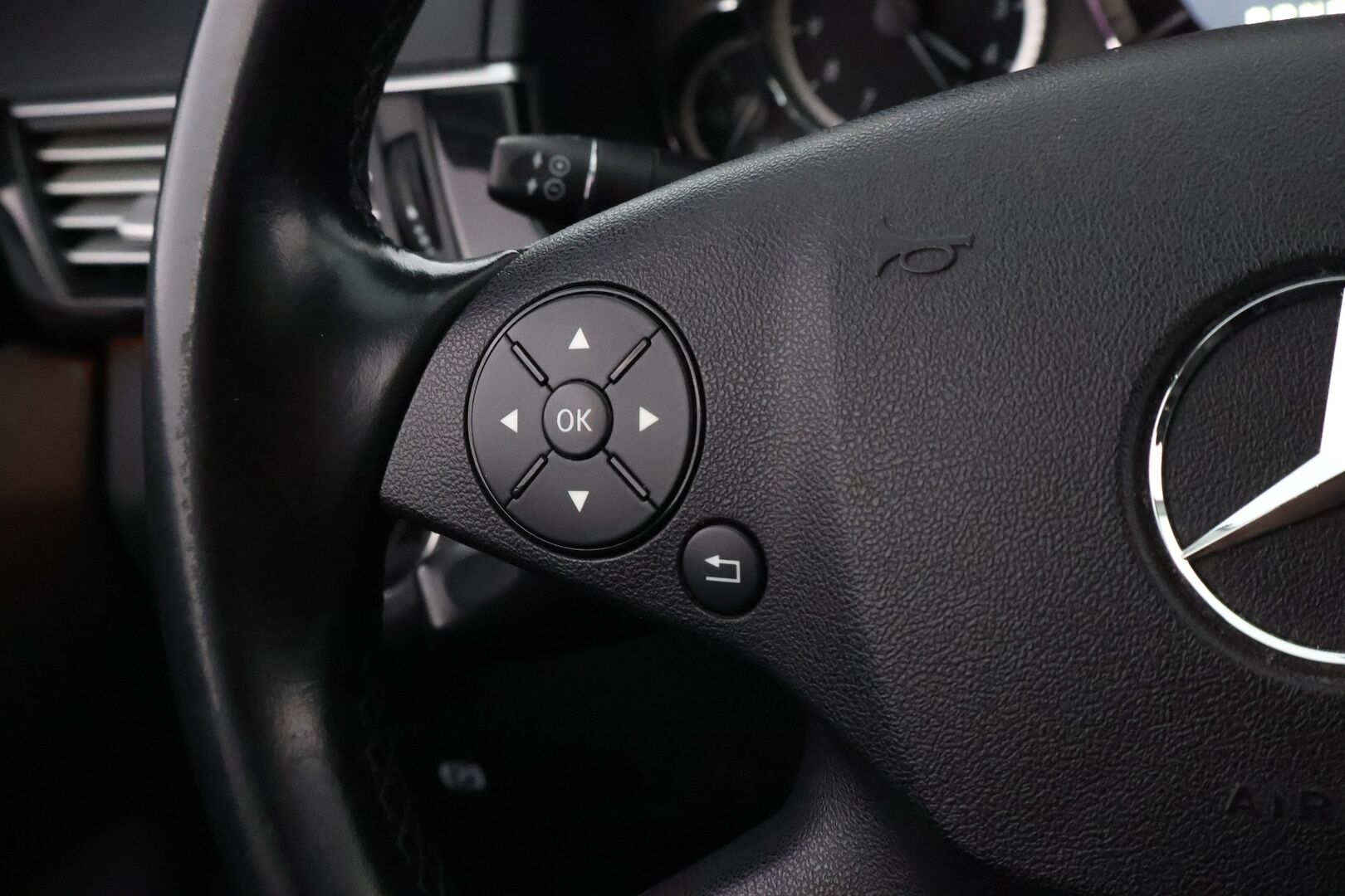 Mercedes-Benz E 2009 250 CDI BE A Business * Suomiauto / Panorama / Vetokoukku / Puolinahkasisusta / Xenon / Sähköpenkit / Lohko & Sisäpistoke - Vakkari / Juuri tullut Tampereelle / 2x Renkaat! - HULLU BLACKWEEK KORKOTARJOUS 2,49%