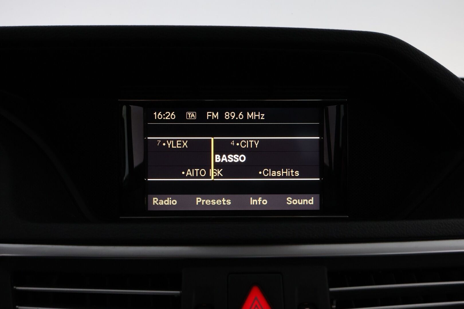 Mercedes-Benz E 2009 250 CDI BE A Business * Suomiauto / Panorama / Vetokoukku / Puolinahkasisusta / Xenon / Sähköpenkit / Lohko & Sisäpistoke - Vakkari / Juuri tullut Tampereelle / 2x Renkaat! - HULLU BLACKWEEK KORKOTARJOUS 2,49%