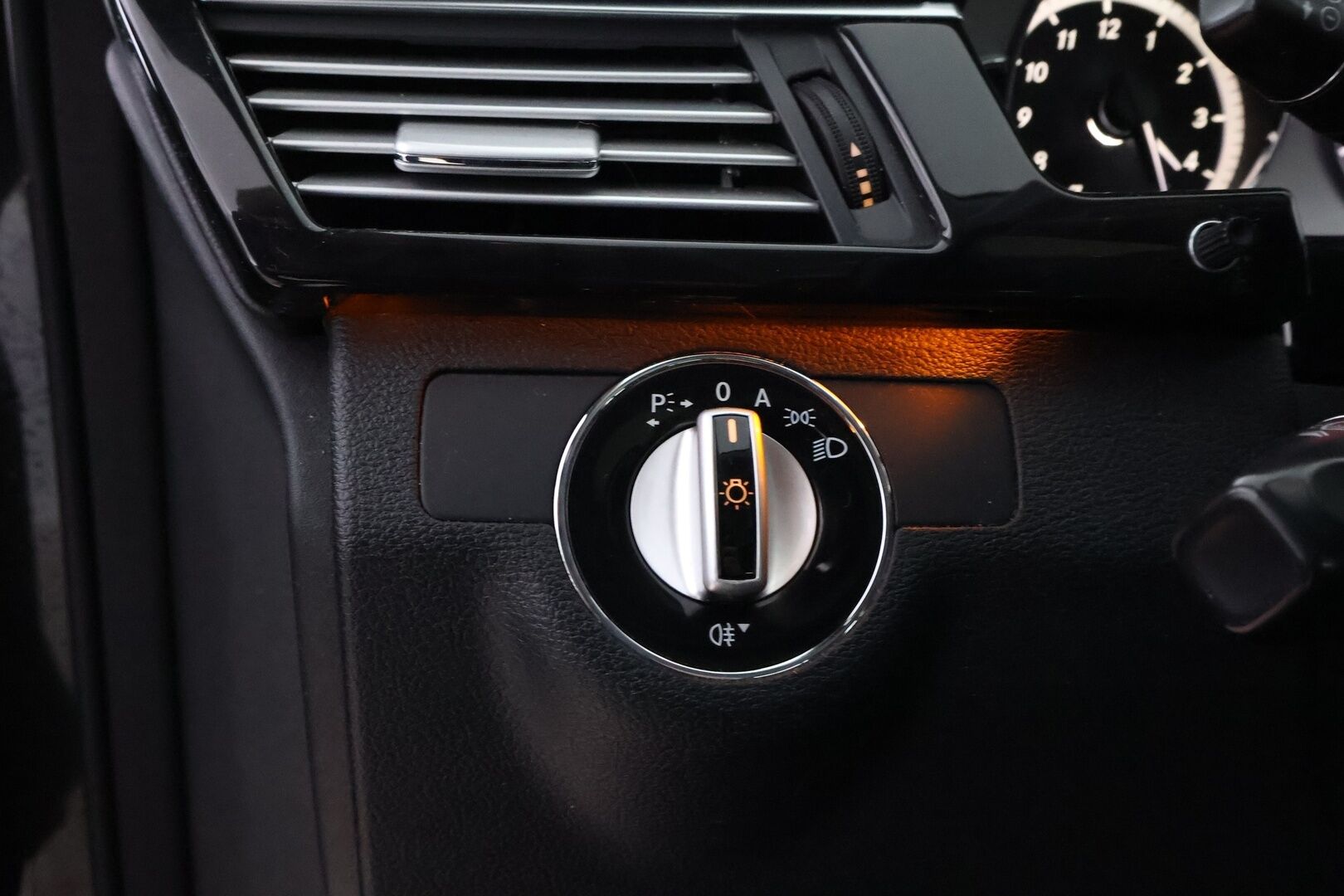 Mercedes-Benz E 2009 250 CDI BE A Business * Suomiauto / Panorama / Vetokoukku / Puolinahkasisusta / Xenon / Sähköpenkit / Lohko & Sisäpistoke - Vakkari / Juuri tullut Tampereelle / 2x Renkaat! - HULLU BLACKWEEK KORKOTARJOUS 2,49%