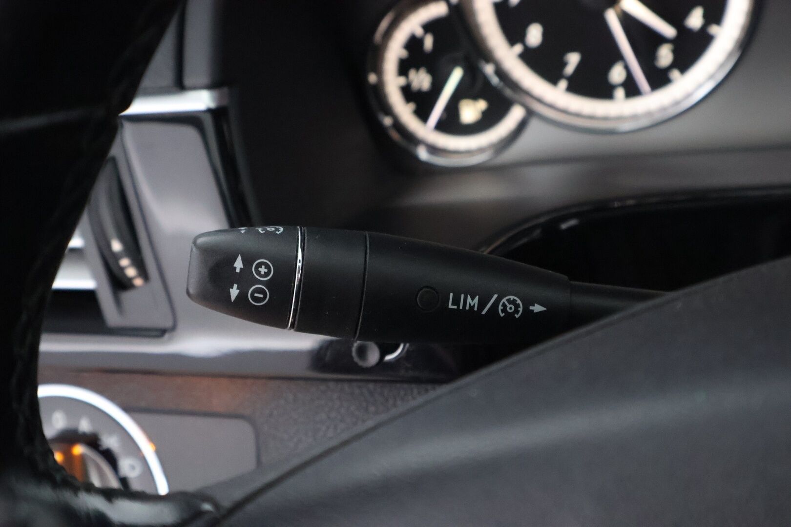 Mercedes-Benz E 2009 250 CDI BE A Business * Suomiauto / Panorama / Vetokoukku / Puolinahkasisusta / Xenon / Sähköpenkit / Lohko & Sisäpistoke - Vakkari / Juuri tullut Tampereelle / 2x Renkaat! - HULLU BLACKWEEK KORKOTARJOUS 2,49%