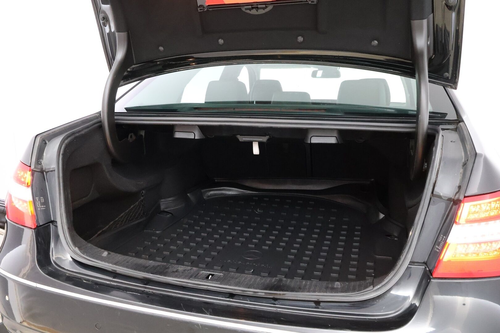 Mercedes-Benz E 2009 250 CDI BE A Business * Suomiauto / Panorama / Vetokoukku / Puolinahkasisusta / Xenon / Sähköpenkit / Lohko & Sisäpistoke - Vakkari / Juuri tullut Tampereelle / 2x Renkaat! - HULLU BLACKWEEK KORKOTARJOUS 2,49%