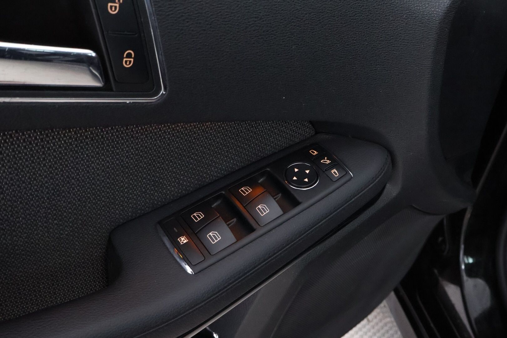 Mercedes-Benz E 2009 250 CDI BE A Business * Suomiauto / Panorama / Vetokoukku / Puolinahkasisusta / Xenon / Sähköpenkit / Lohko & Sisäpistoke - Vakkari / Juuri tullut Tampereelle / 2x Renkaat! - HULLU BLACKWEEK KORKOTARJOUS 2,49%