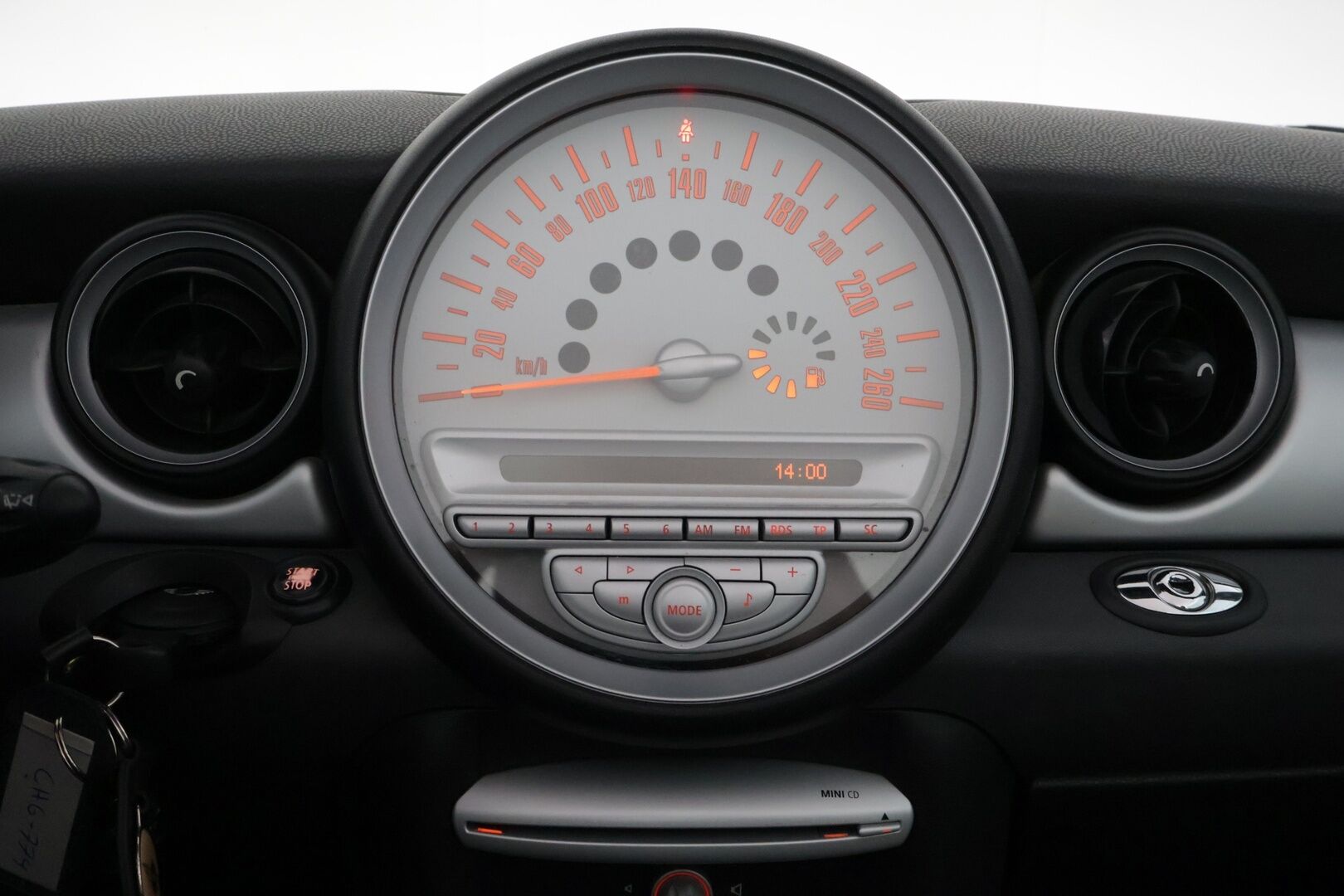 MINI Cooper 2009 R57 Cabriolet *YritysOutlet - Myydään vain yrityksille* - Suomi-auto / Lohkolämmitin / Vakkari / Sähköisesti avattava katto / 2x Minin omat alumiinivanteet huippurenkailla / Ilmastointi / Huoltokirja!
