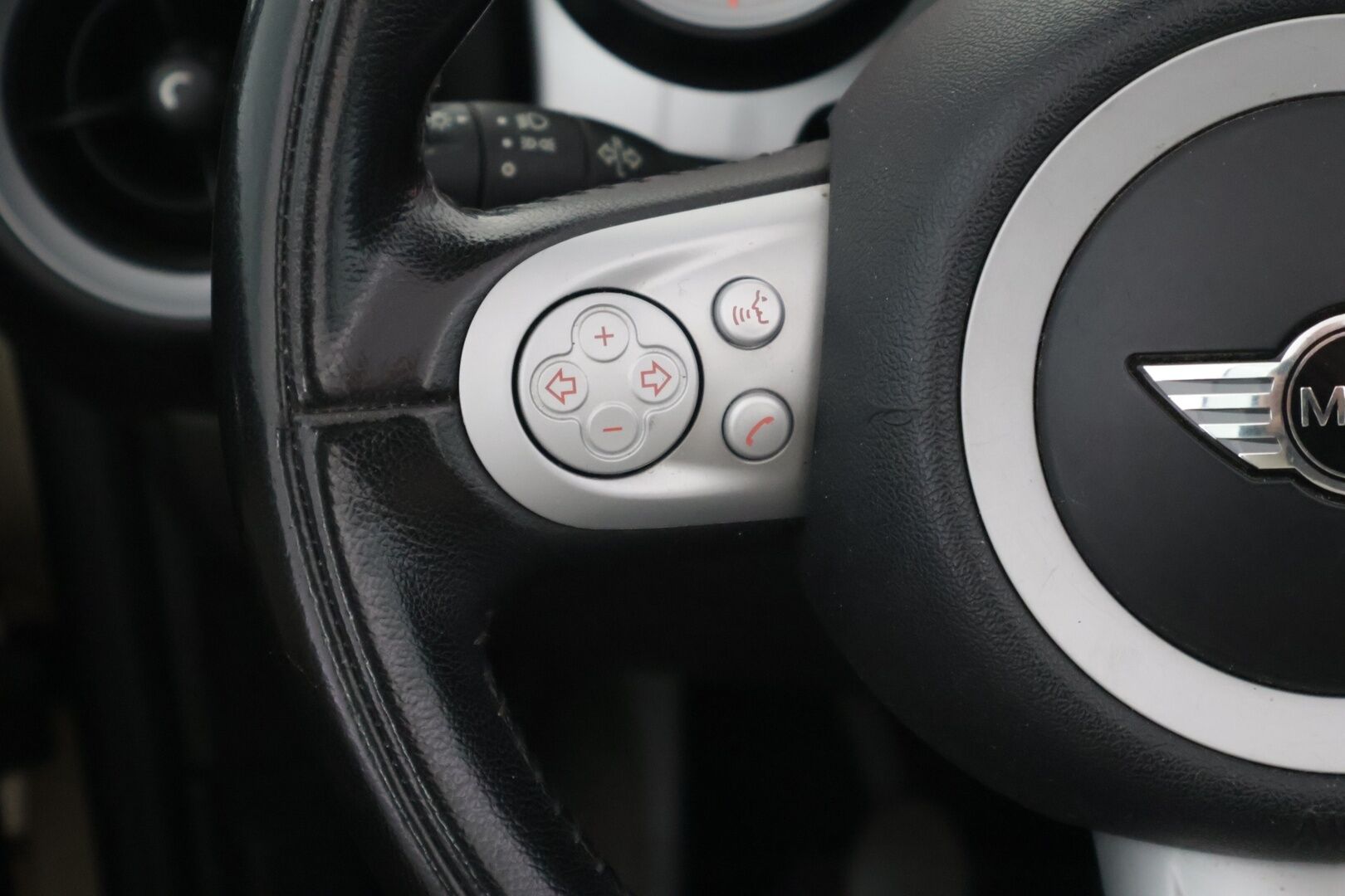 MINI Cooper 2009 R57 Cabriolet *YritysOutlet - Myydään vain yrityksille* - Suomi-auto / Lohkolämmitin / Vakkari / Sähköisesti avattava katto / 2x Minin omat alumiinivanteet huippurenkailla / Ilmastointi / Huoltokirja!