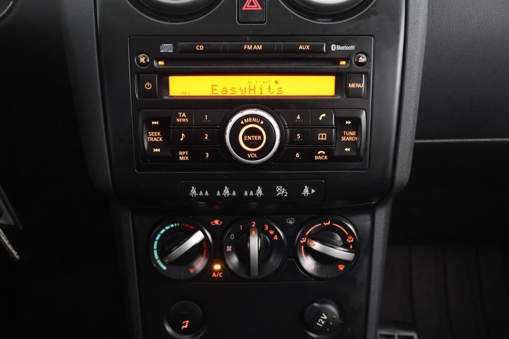 Nissan Qashqai 2009 1,6 Visia 5 MT 2 WD / YritysOutlet - Myydään vain yrityksille - 2x renkaat / luottopeli!