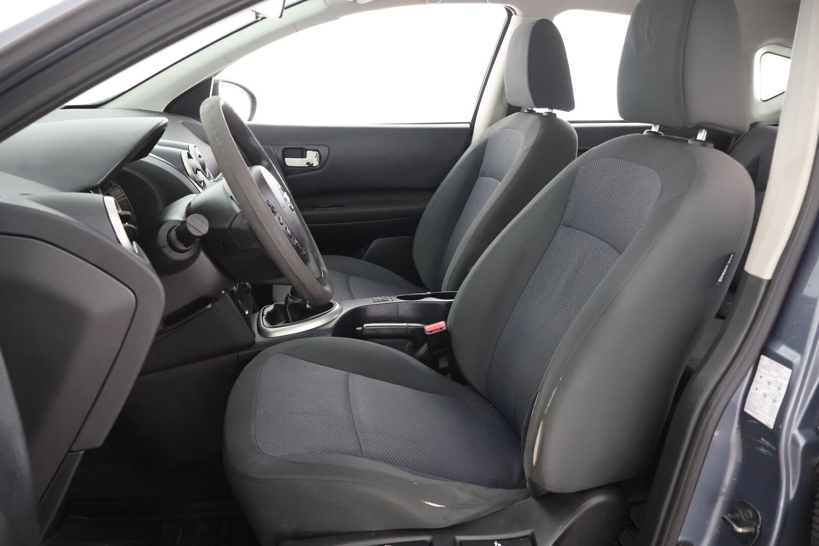 Nissan Qashqai 2009 1,6 Visia 5 MT 2 WD / YritysOutlet - Myydään vain yrityksille - 2x renkaat / luottopeli!