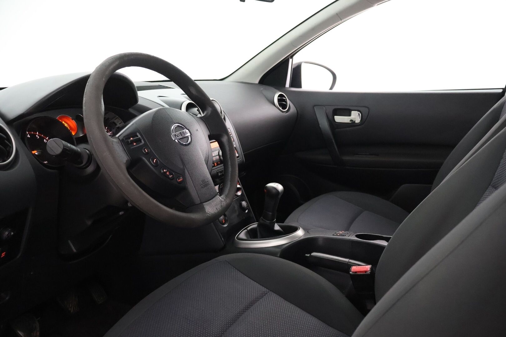 Nissan Qashqai 2009 1,6 Visia 5 MT 2 WD / YritysOutlet - Myydään vain yrityksille - 2x renkaat / luottopeli!