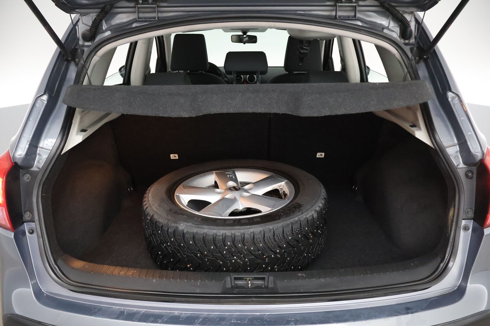 Nissan Qashqai 2009 1,6 Visia 5 MT 2 WD / YritysOutlet - Myydään vain yrityksille - 2x renkaat / luottopeli!