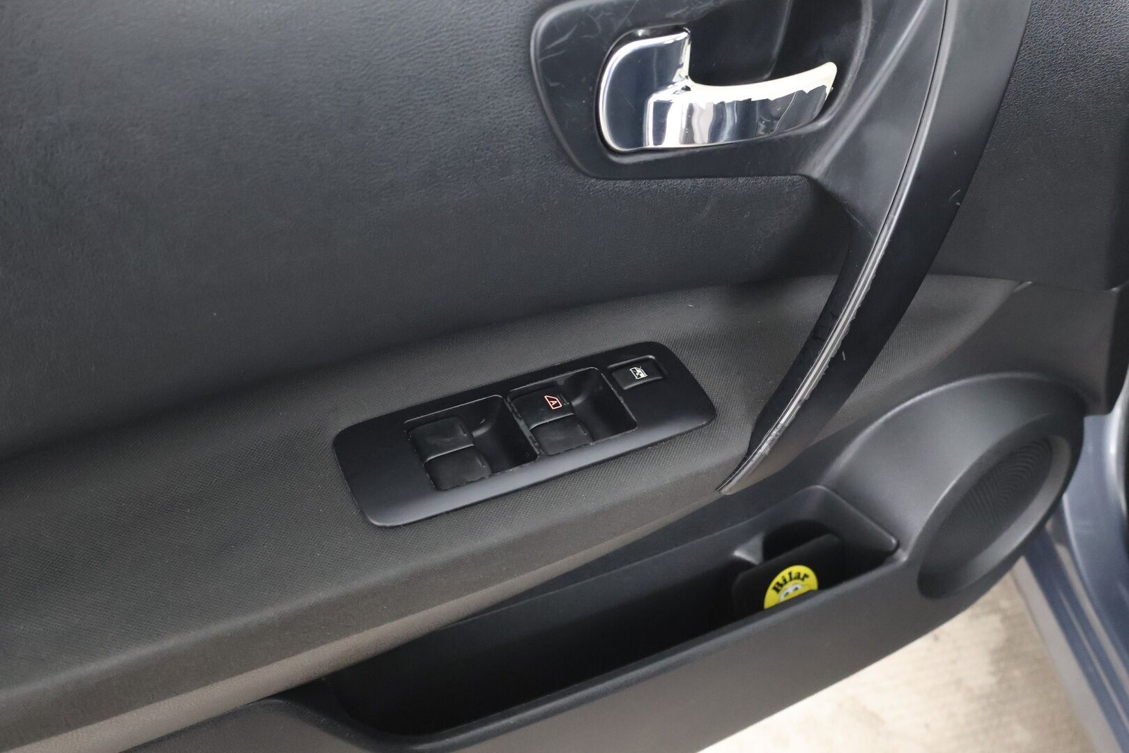 Nissan Qashqai 2009 1,6 Visia 5 MT 2 WD / YritysOutlet - Myydään vain yrityksille - 2x renkaat / luottopeli!