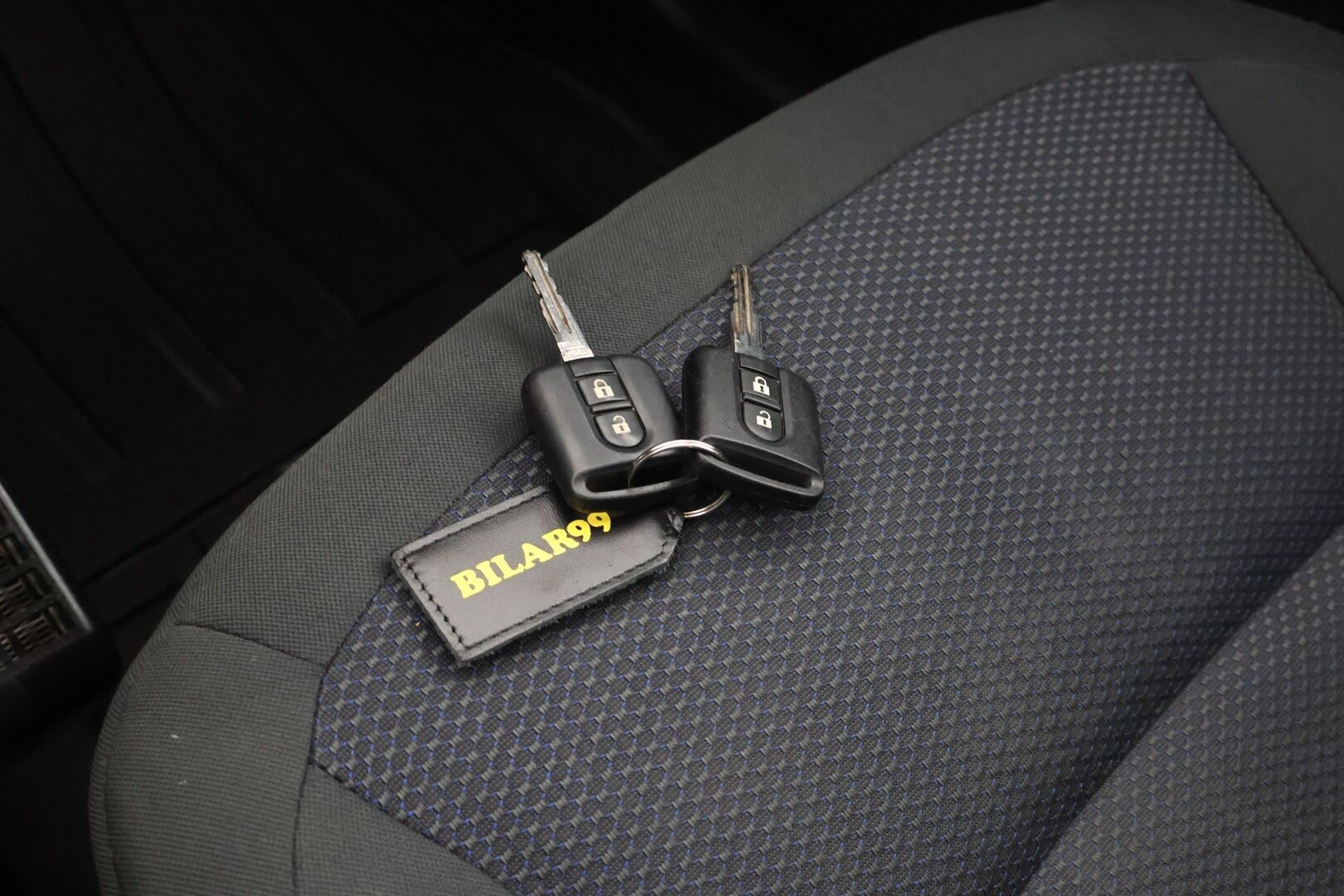 Nissan Qashqai 2009 1,6 Visia 5 MT 2 WD / YritysOutlet - Myydään vain yrityksille - 2x renkaat / luottopeli!