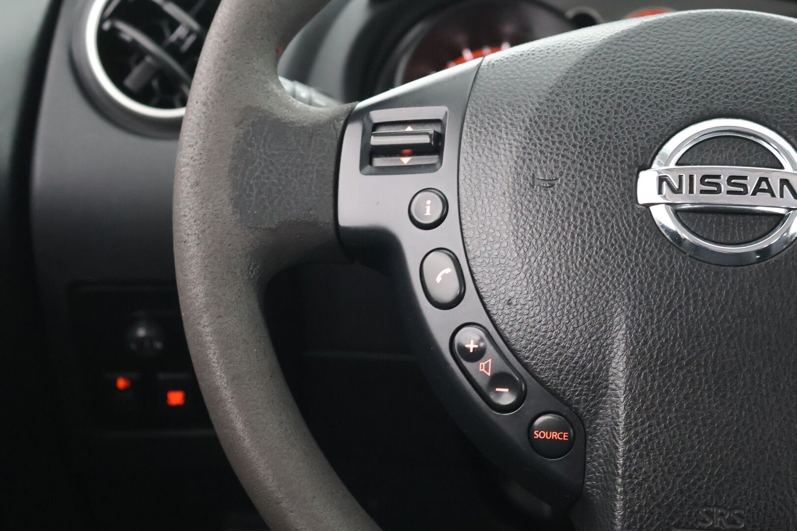 Nissan Qashqai 2009 1,6 Visia 5 MT 2 WD / YritysOutlet - Myydään vain yrityksille - 2x renkaat / luottopeli!