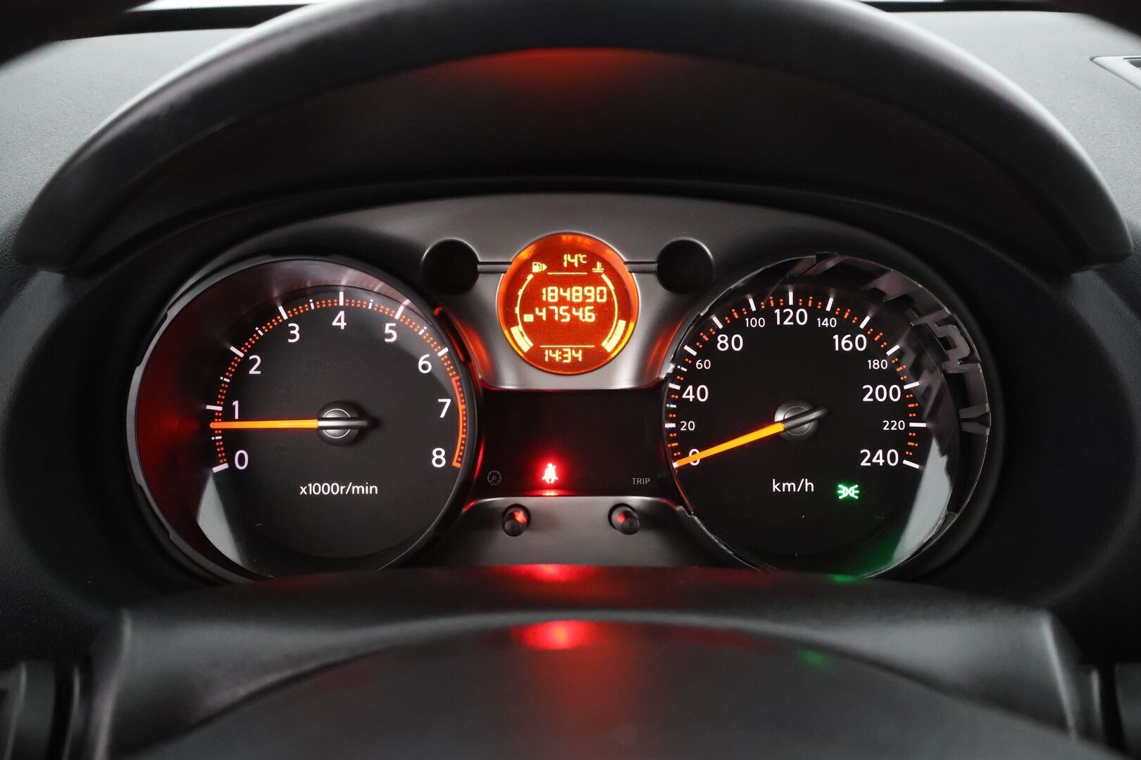 Nissan Qashqai 2009 1,6 Visia 5 MT 2 WD / YritysOutlet - Myydään vain yrityksille - 2x renkaat / luottopeli!