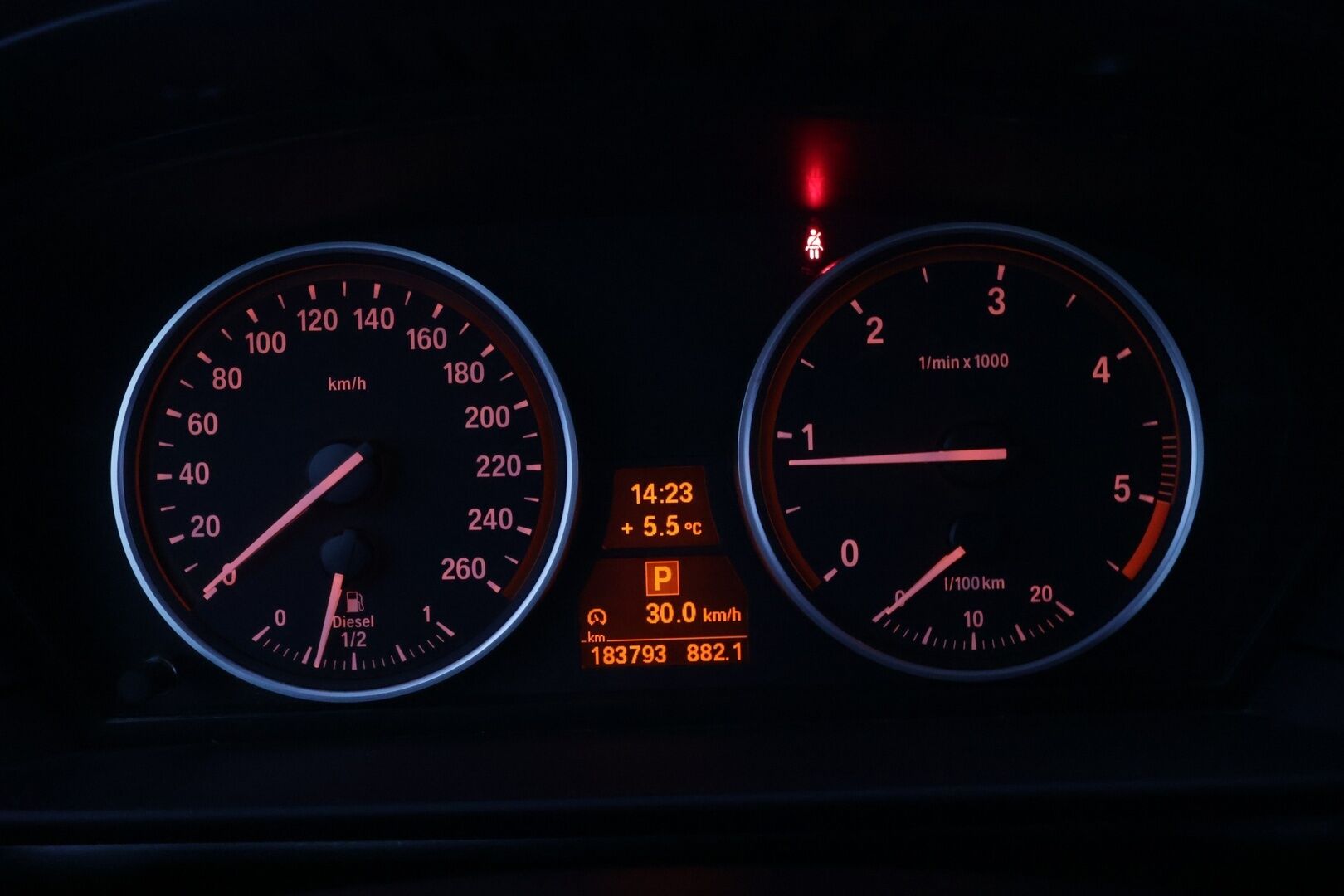 BMW 520 2009 E60 Sedan Business *Vakkari / Lohko / Tutkat / Xenon* - Todella siistikuntoinen ja hyvin huollettu Suomiauto kaksilla Nokian renkailla ja BMW:n vanteilla!