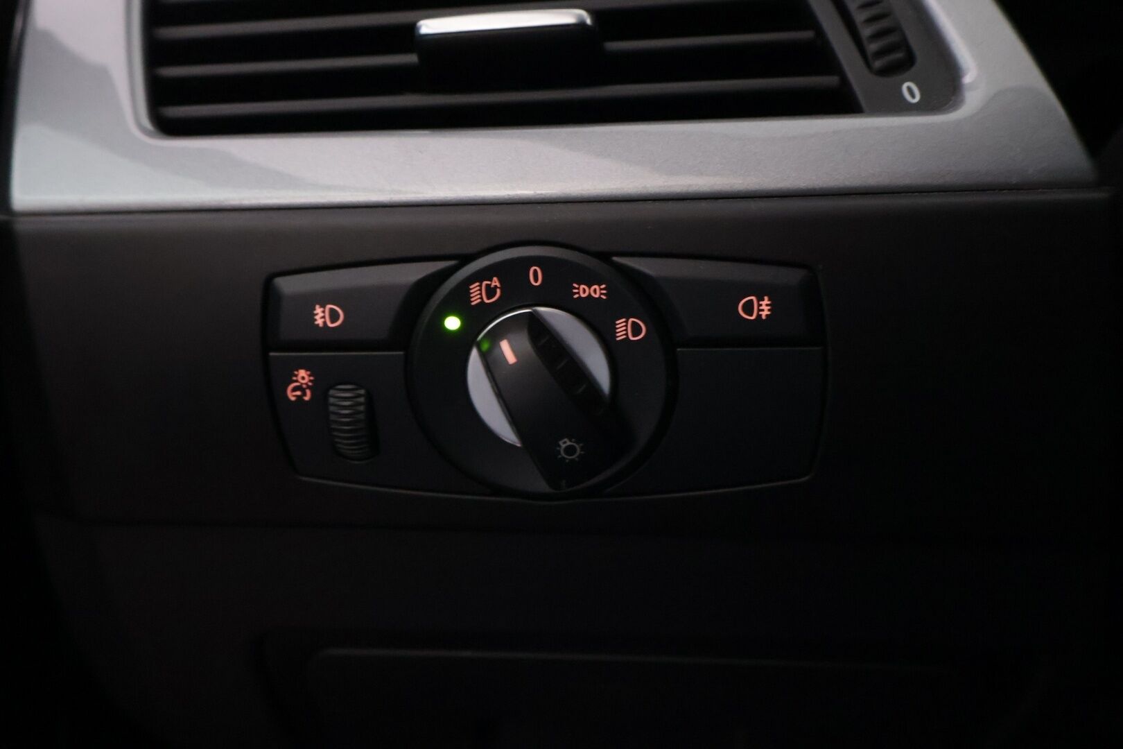 BMW 520 2009 E60 Sedan Business *Vakkari / Lohko / Tutkat / Xenon* - Todella siistikuntoinen ja hyvin huollettu Suomiauto kaksilla Nokian renkailla ja BMW:n vanteilla!