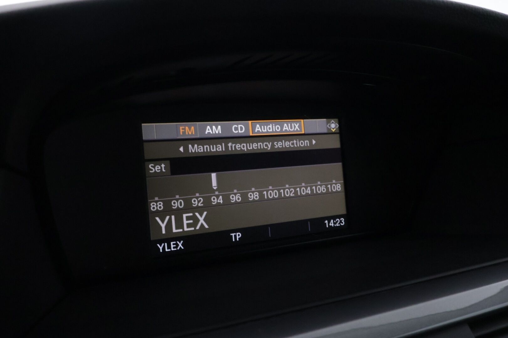 BMW 520 2009 E60 Sedan Business *Vakkari / Lohko / Tutkat / Xenon* - Todella siistikuntoinen ja hyvin huollettu Suomiauto kaksilla Nokian renkailla ja BMW:n vanteilla!