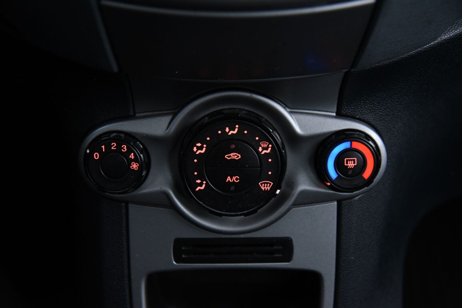 Ford Fiesta 2009 1,25 60hv Trend M5 5-ov / Suomi-auto / Seuraava katsastus 10/26 / 2x Renkaat / - YritysOutlet - Myydään vain yrityksille - Siisti Suomi-auto pitkäaikaiselta omistajalta!