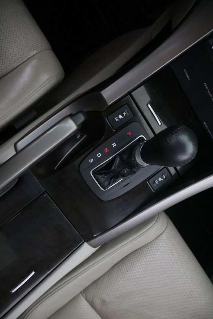 Honda Accord 2010 4D 2,4 Executive Navi AT Business - Sähkösäätöinen kuljettajanistuin muistilla / Nahkasisusta / Siisti yksilö! / Hyvin huollettu ja juuri leimattu.