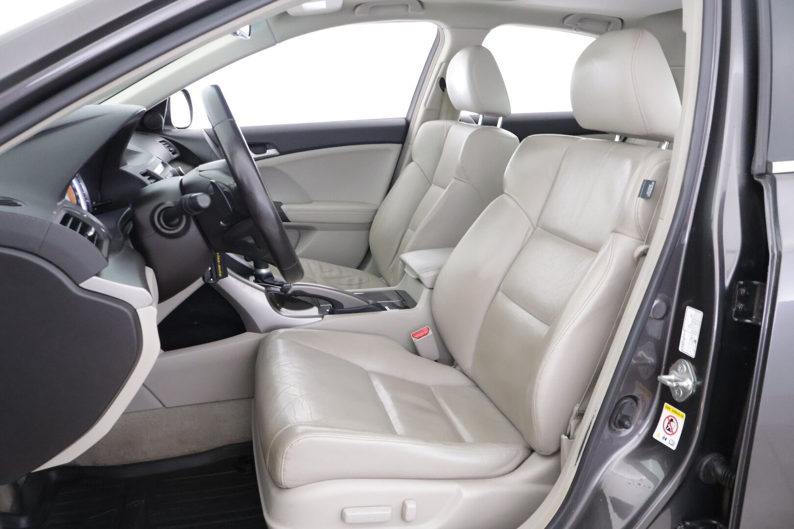 Honda Accord 2010 4D 2,4 Executive Navi AT Business - Sähkösäätöinen kuljettajanistuin muistilla / Nahkasisusta / Siisti yksilö! / Hyvin huollettu ja juuri leimattu.