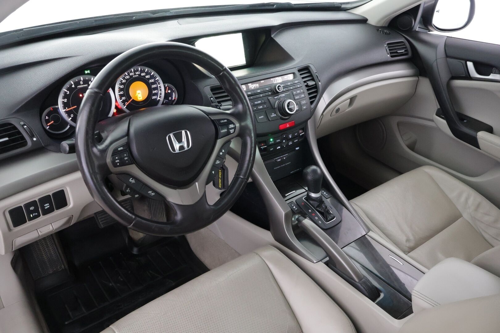 Honda Accord 2010 4D 2,4 Executive Navi AT Business - Sähkösäätöinen kuljettajanistuin muistilla / Nahkasisusta / Siisti yksilö! / Hyvin huollettu ja juuri leimattu.