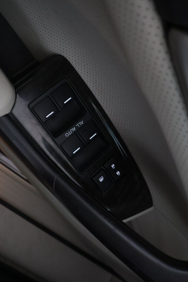 Honda Accord 2010 4D 2,4 Executive Navi AT Business - Sähkösäätöinen kuljettajanistuin muistilla / Nahkasisusta / Siisti yksilö! / Hyvin huollettu ja juuri leimattu.