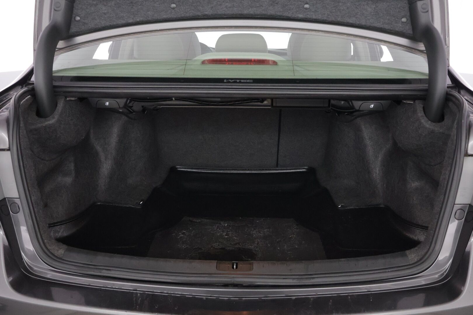 Honda Accord 2010 4D 2,4 Executive Navi AT Business - Sähkösäätöinen kuljettajanistuin muistilla / Nahkasisusta / Siisti yksilö! / Hyvin huollettu ja juuri leimattu.