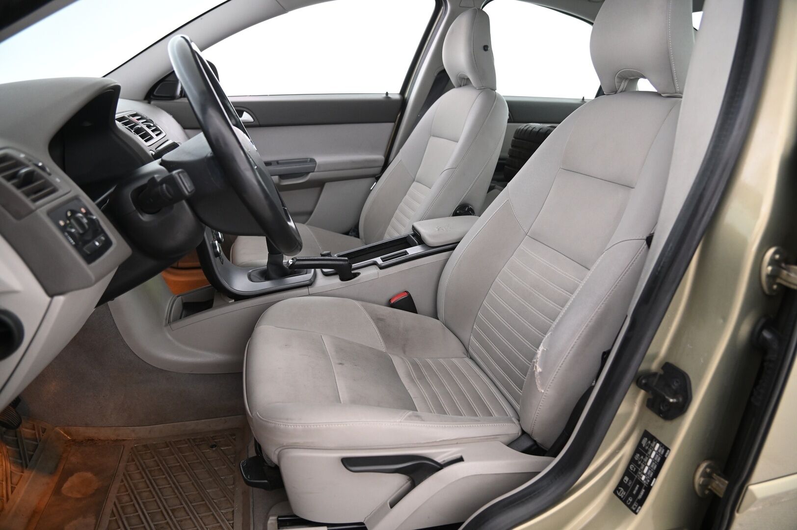 Volvo S40 2009 1,6D DRIVe *Tämä auto myydään Yritysoutletissa vain yrityksille* *Webasto / 2x alut / Hyvin huollettu* - *TÄMÄ AUTO MYYDÄÄN YRITYSOUTLETISSA VAIN YRITYKSILLE*