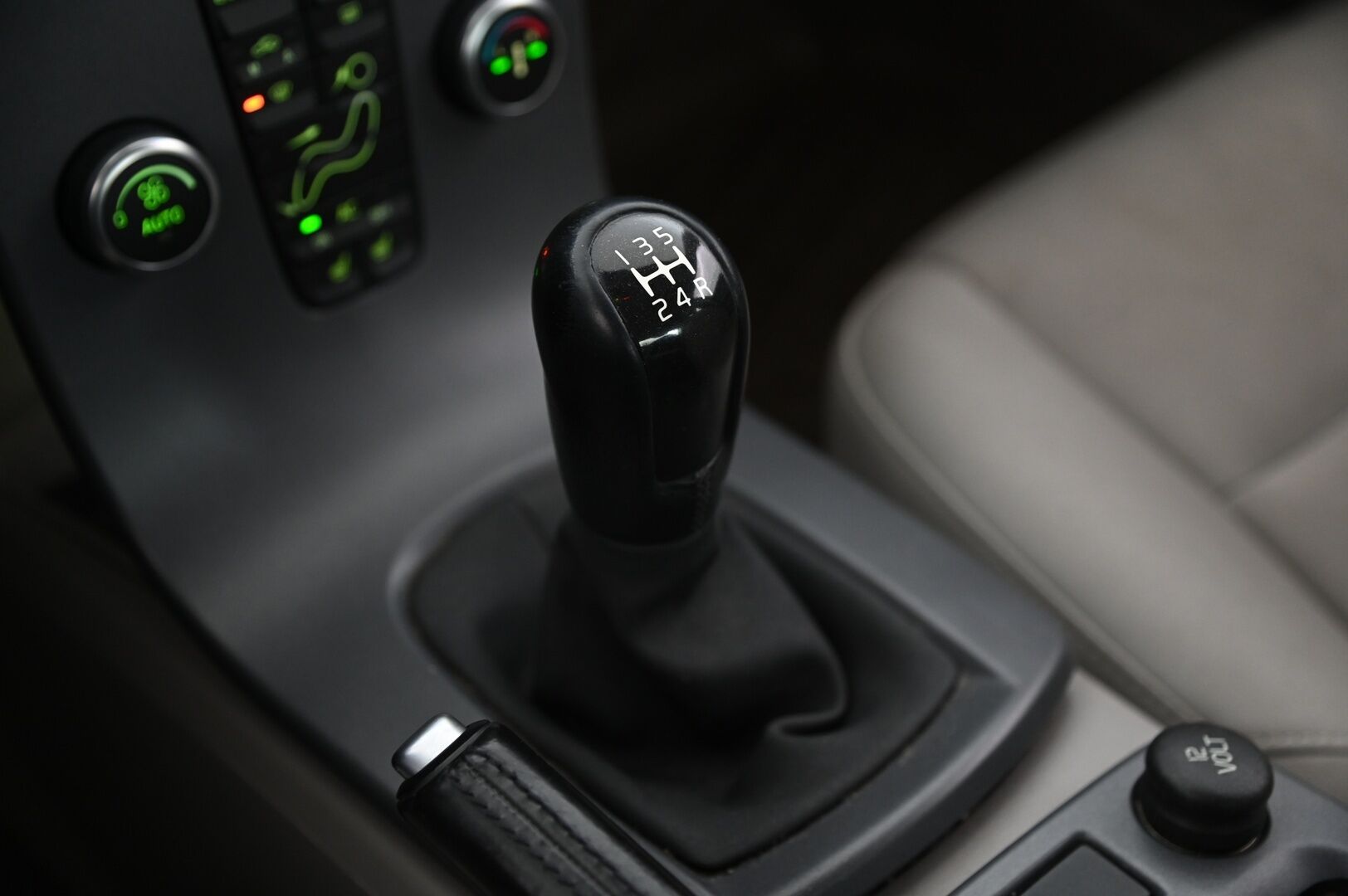 Volvo S40 2009 1,6D DRIVe *Tämä auto myydään Yritysoutletissa vain yrityksille* *Webasto / 2x alut / Hyvin huollettu* - *TÄMÄ AUTO MYYDÄÄN YRITYSOUTLETISSA VAIN YRITYKSILLE*