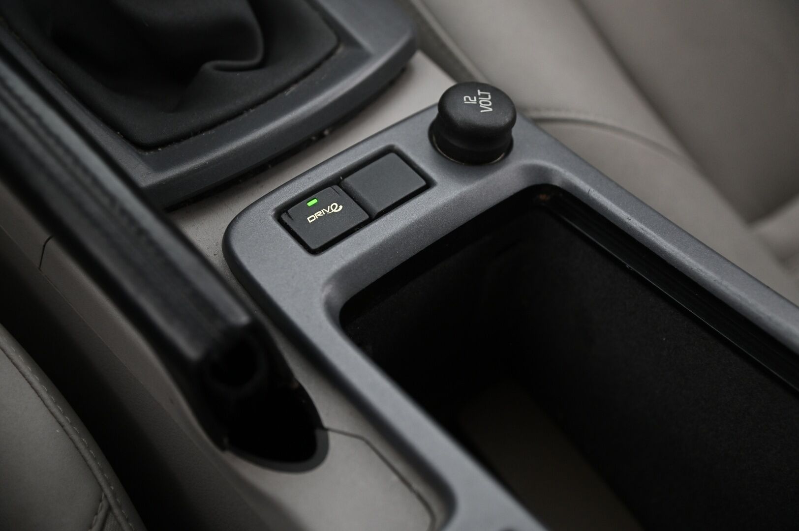 Volvo S40 2009 1,6D DRIVe *Tämä auto myydään Yritysoutletissa vain yrityksille* *Webasto / 2x alut / Hyvin huollettu* - *TÄMÄ AUTO MYYDÄÄN YRITYSOUTLETISSA VAIN YRITYKSILLE*