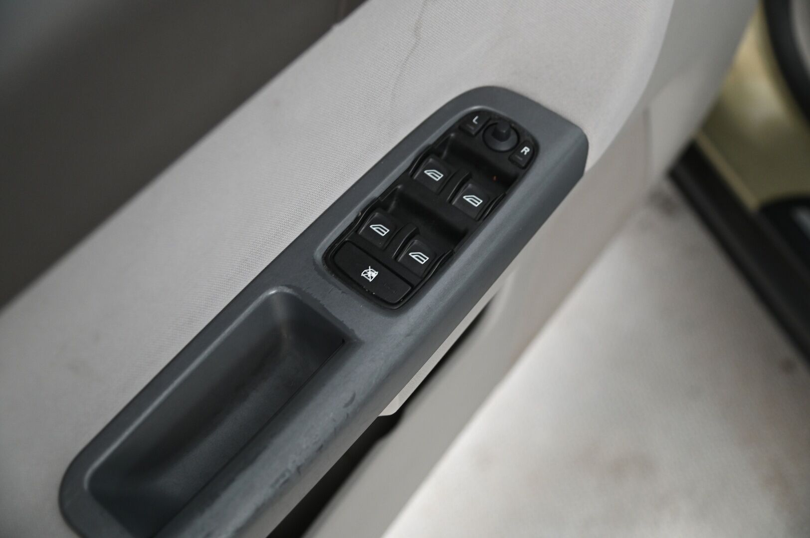 Volvo S40 2009 1,6D DRIVe *Tämä auto myydään Yritysoutletissa vain yrityksille* *Webasto / 2x alut / Hyvin huollettu* - *TÄMÄ AUTO MYYDÄÄN YRITYSOUTLETISSA VAIN YRITYKSILLE*