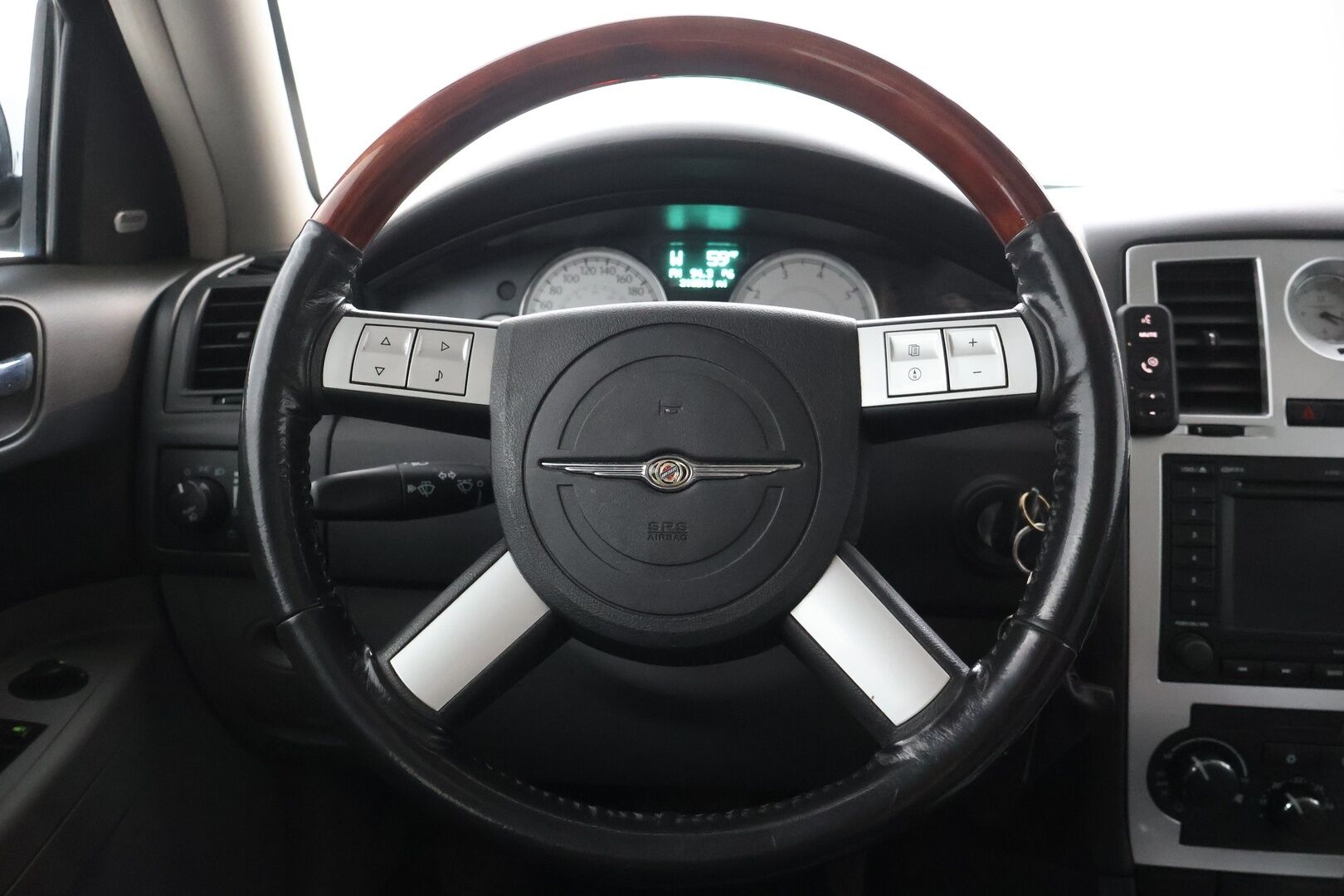 Chrysler 300C 2006 300C Sedan (AA) 4ov 2987cm3 A / Panorama / Muistipenkki / Boston Audio / Myydään Huutokaupat.comissa. - Myydään Huutokaupat.comissa