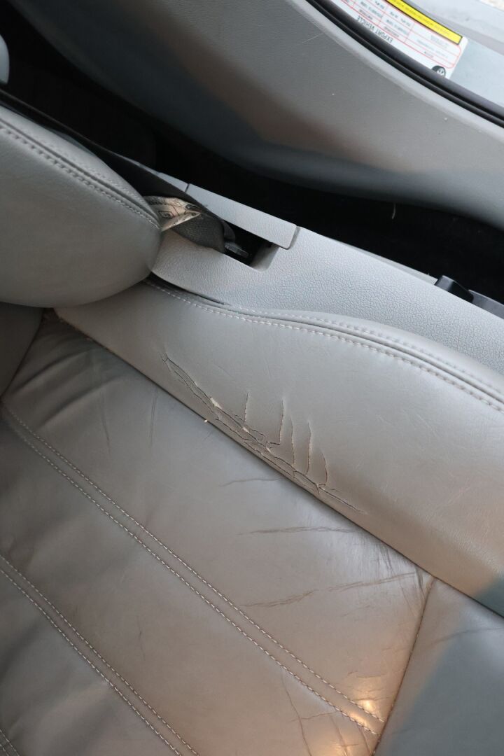 Chrysler 300C 2006 300C Sedan (AA) 4ov 2987cm3 A / Panorama / Muistipenkki / Boston Audio / Myydään Huutokaupat.comissa. - Myydään Huutokaupat.comissa