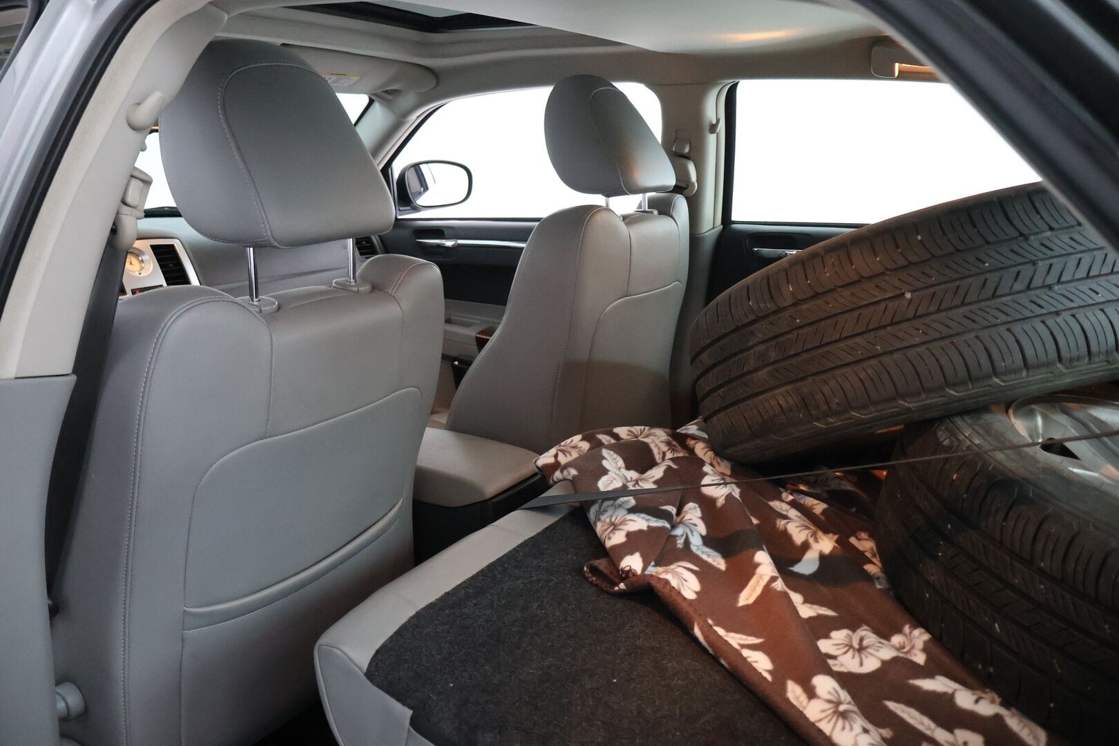Chrysler 300C 2006 300C Sedan (AA) 4ov 2987cm3 A / Panorama / Muistipenkki / Boston Audio / Myydään Huutokaupat.comissa. - Myydään Huutokaupat.comissa