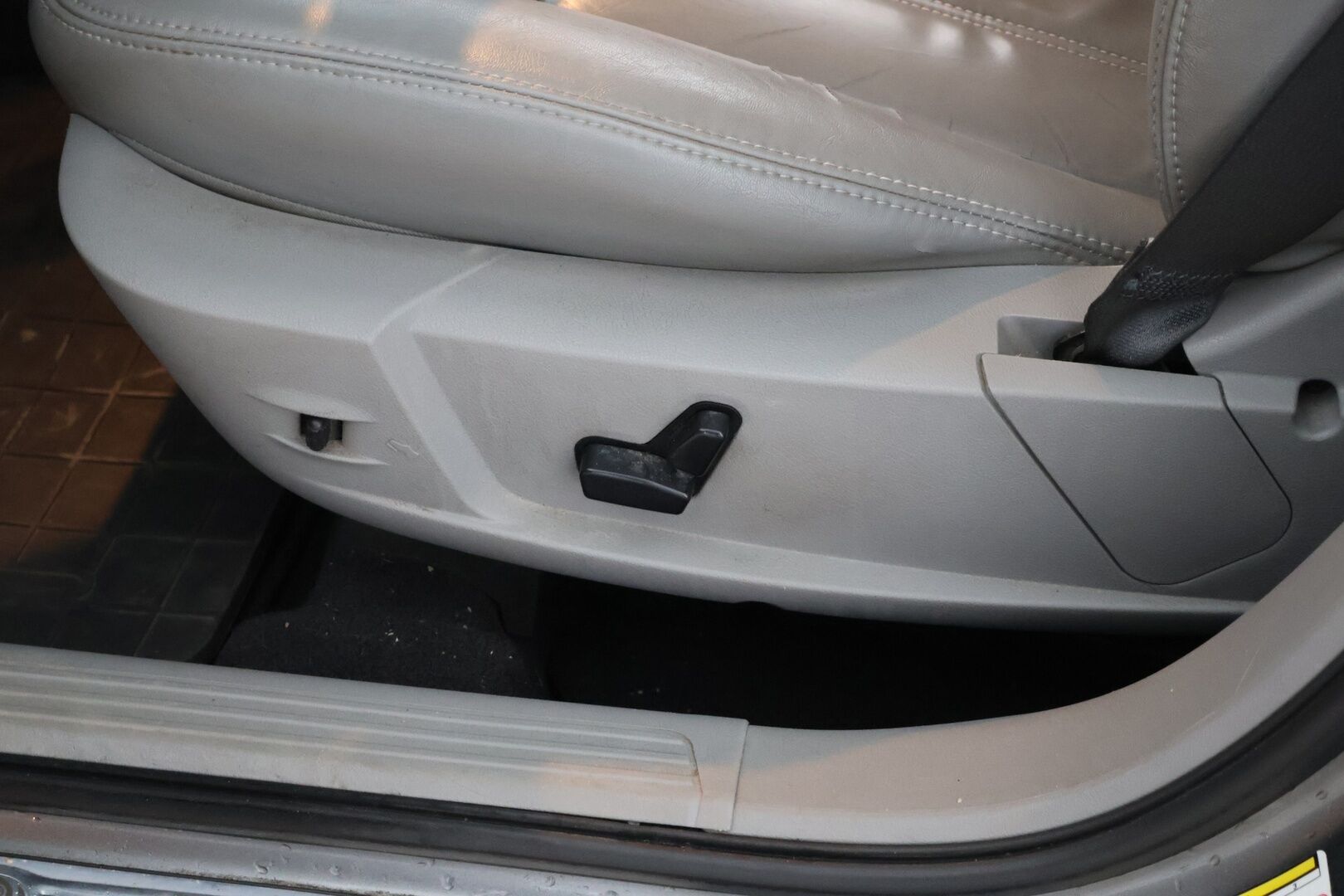Chrysler 300C 2006 300C Sedan (AA) 4ov 2987cm3 A / Panorama / Muistipenkki / Boston Audio / Myydään Huutokaupat.comissa. - Myydään Huutokaupat.comissa