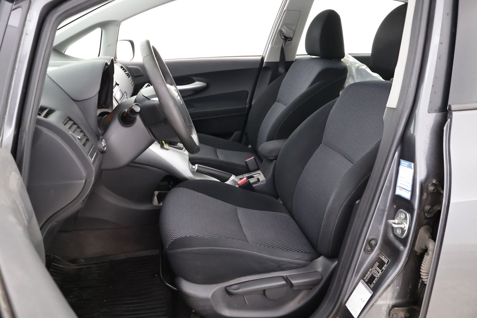 Toyota Auris 2011 1,4 D-4D DPF Linea Sol 5ov MYYDÄÄN HUUTOKAUPAT.COM! - MYYDÄÄN HUUTOKAUPAT.COM!