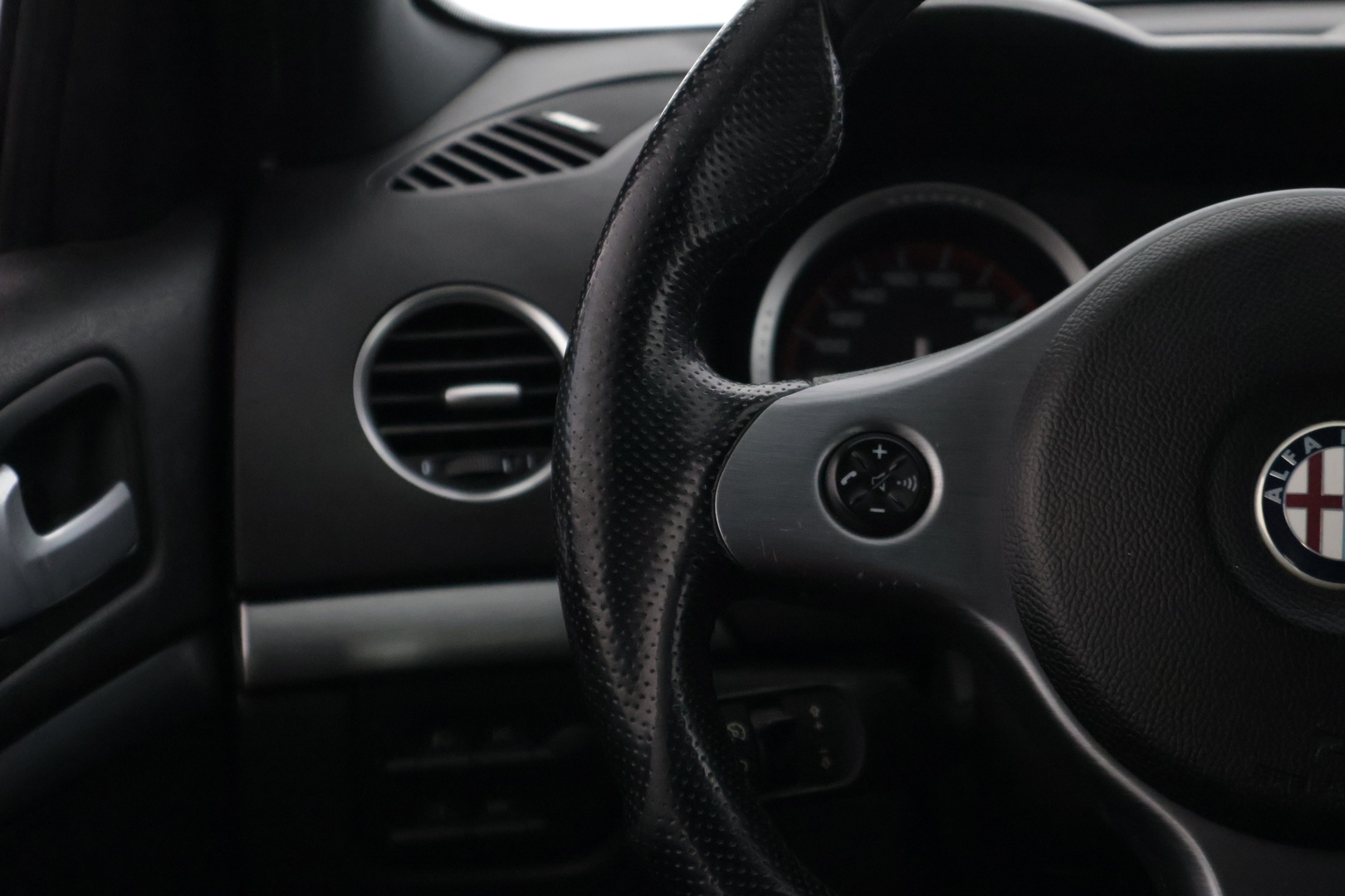 Alfa Romeo 159 2010 Sportwagon 1750 TBi 200hv  YritysOutlet - Myydään vain yrityksille / Suomiauto / Vetokoukku / Bose / Vakkari * - *Turbo vaihdettu 200tkm / 2x renkaat / Kytkin&vauhtipyörä vaihdettu 195tkm / Yllättävän siisti!*