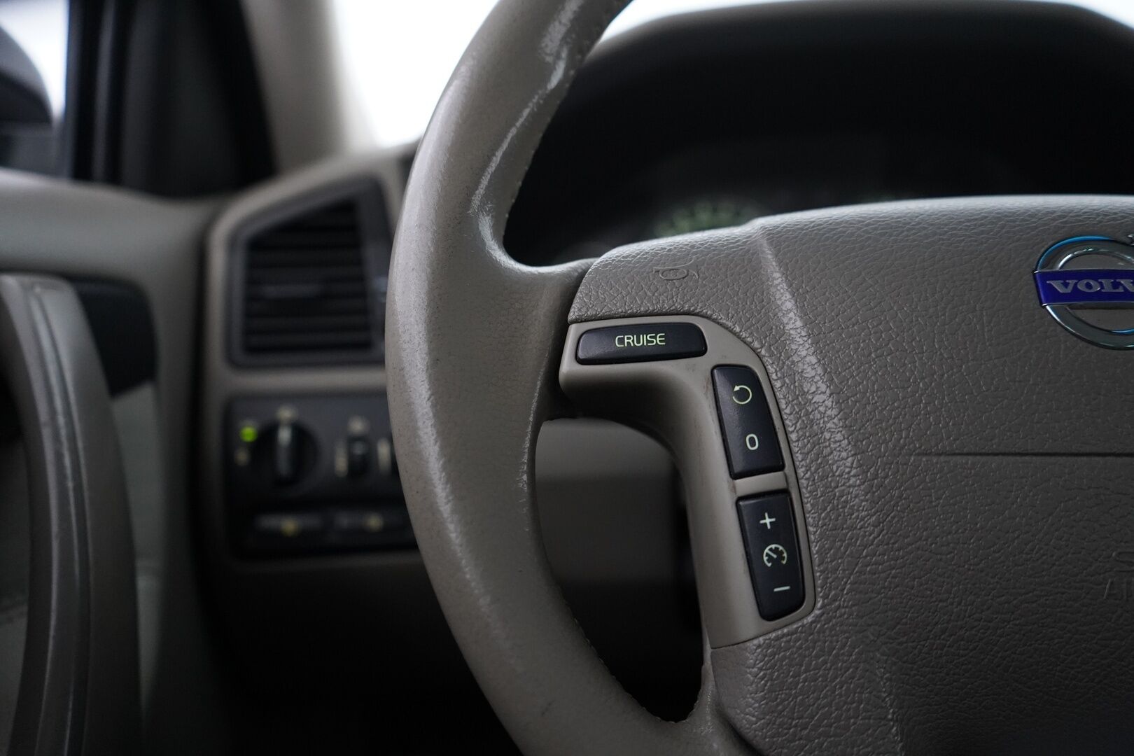 Volvo V70 2004 V70 Farmari  MYYDÄÄN HUUTOKAUPAT.COM  *Lohkolämmitin / Koukku / Vakkari* - TÄMÄ UPEA VOLVO MYYDÄÄN HUUTOKAUPAT.COM