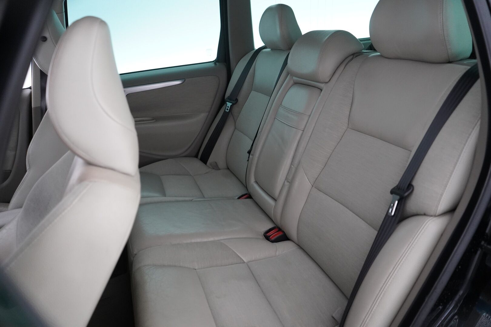 Volvo V70 2004 V70 Farmari  MYYDÄÄN HUUTOKAUPAT.COM  *Lohkolämmitin / Koukku / Vakkari* - TÄMÄ UPEA VOLVO MYYDÄÄN HUUTOKAUPAT.COM
