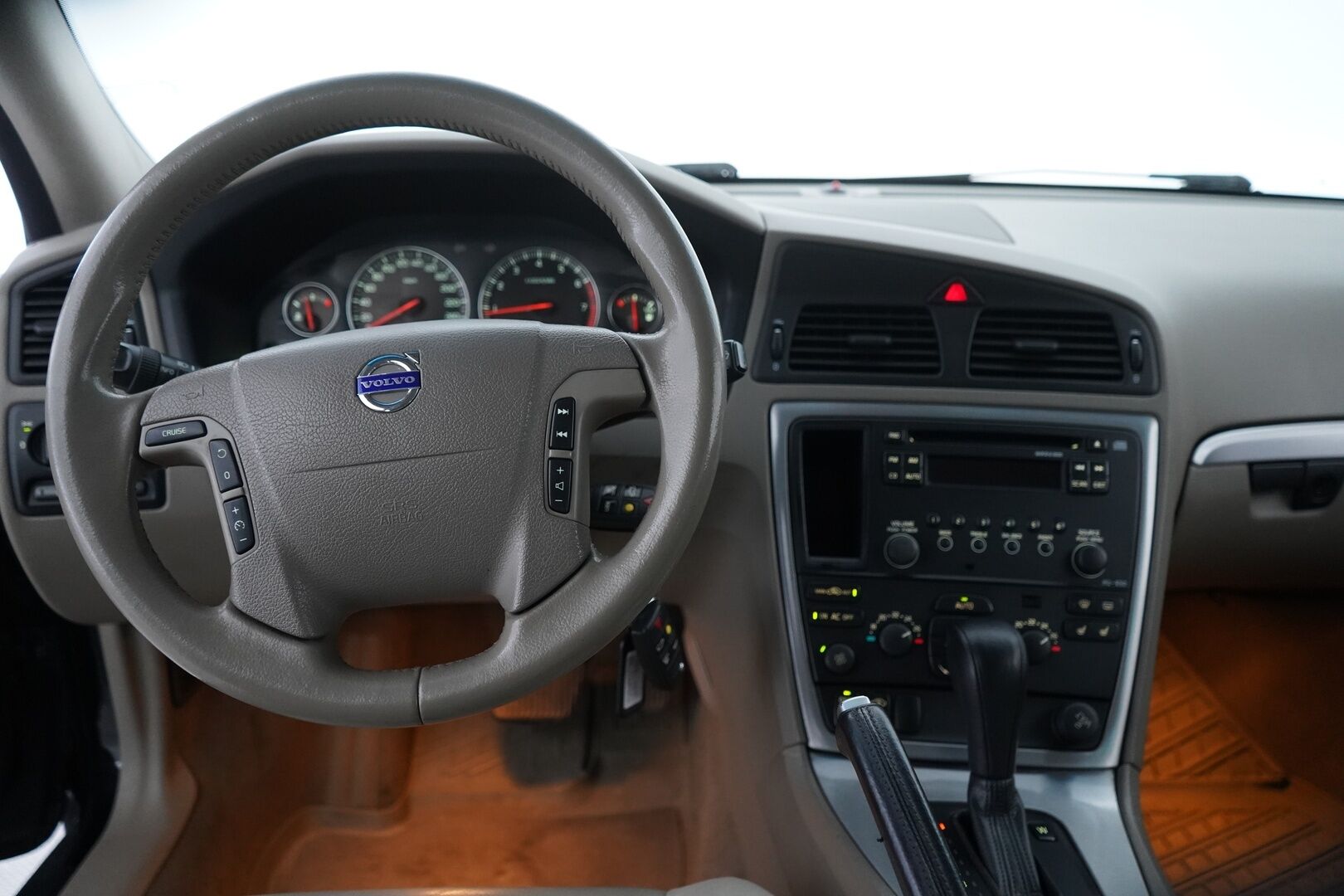 Volvo V70 2004 V70 Farmari  MYYDÄÄN HUUTOKAUPAT.COM  *Lohkolämmitin / Koukku / Vakkari* - TÄMÄ UPEA VOLVO MYYDÄÄN HUUTOKAUPAT.COM