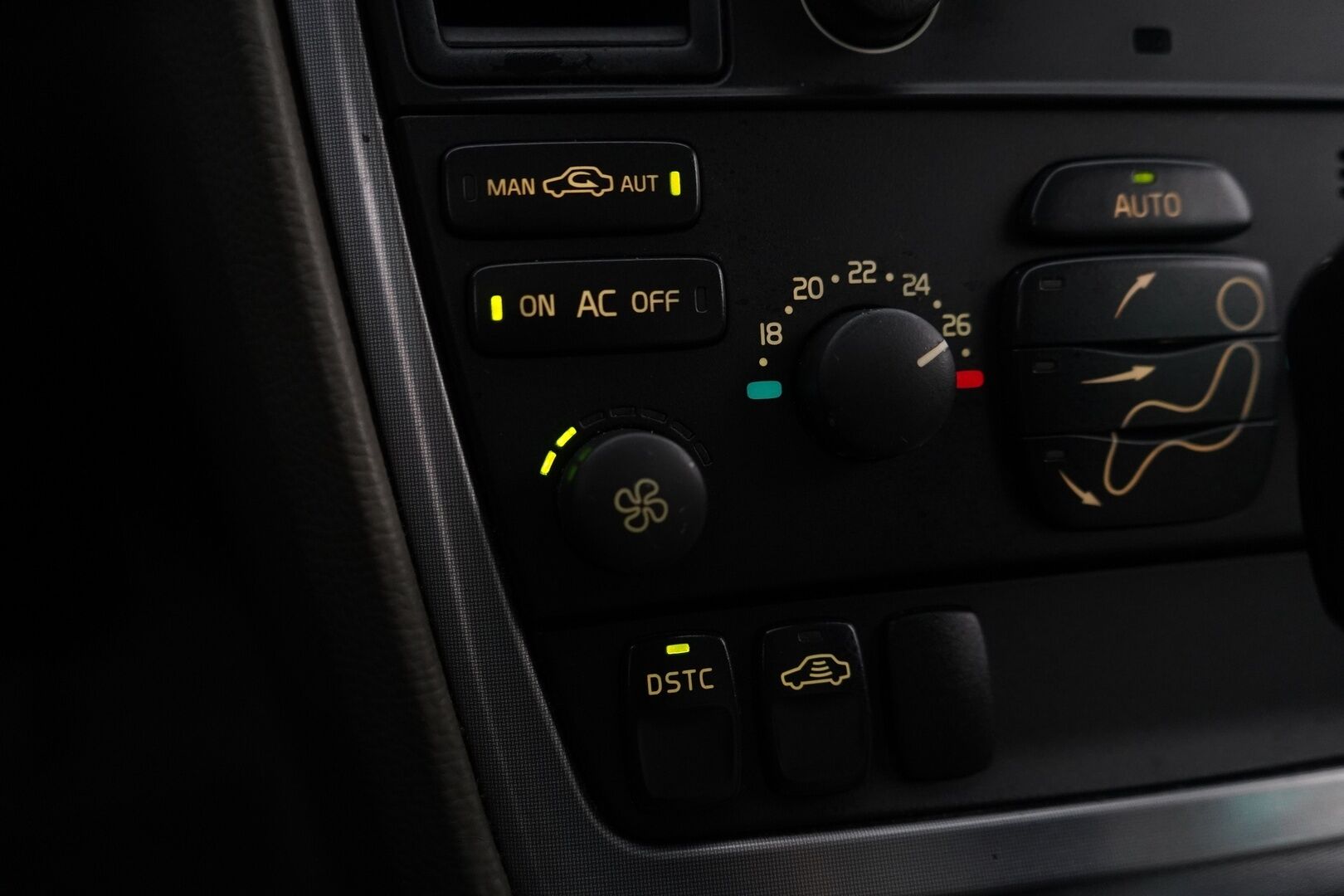 Volvo V70 2004 V70 Farmari  MYYDÄÄN HUUTOKAUPAT.COM  *Lohkolämmitin / Koukku / Vakkari* - TÄMÄ UPEA VOLVO MYYDÄÄN HUUTOKAUPAT.COM