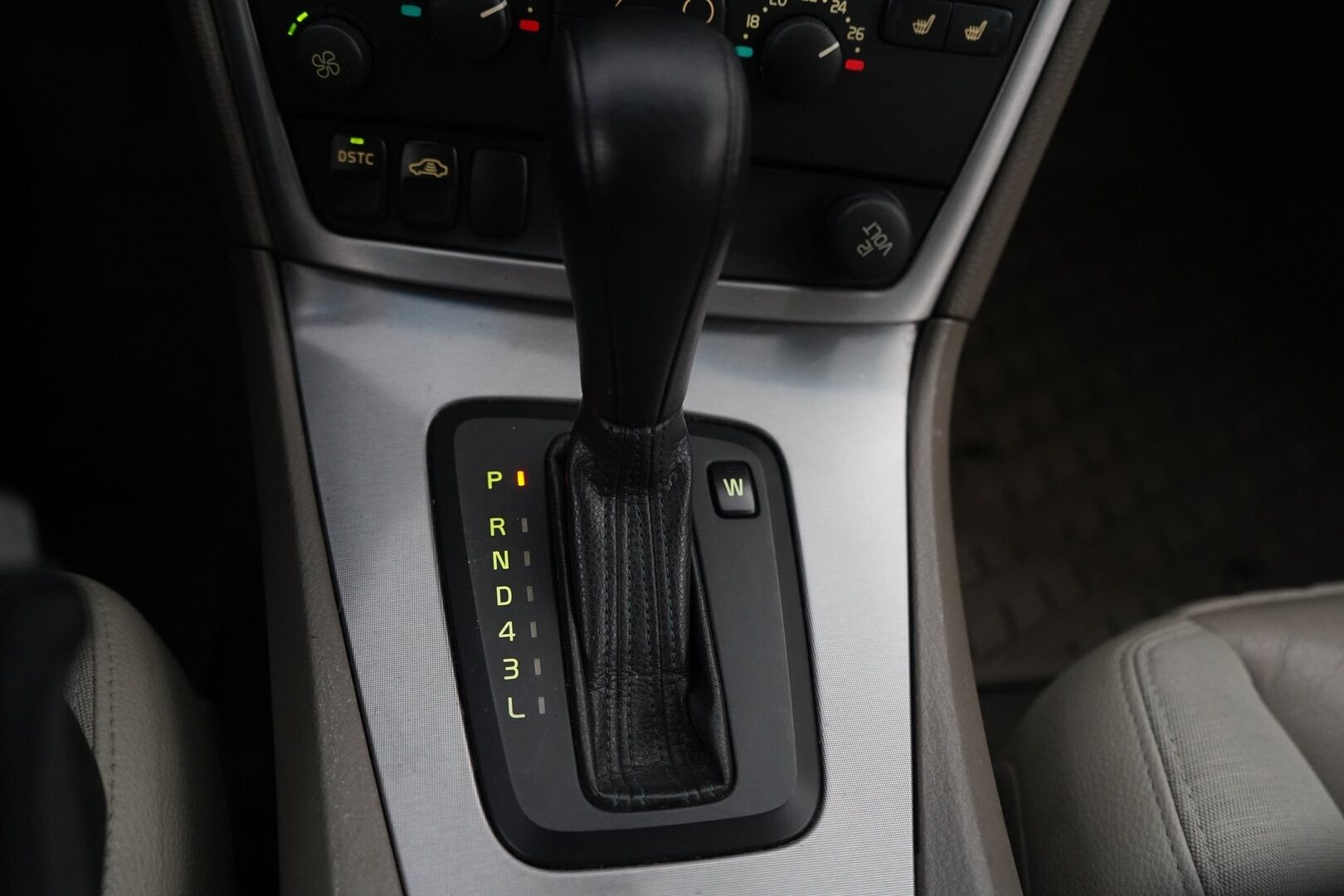 Volvo V70 2004 V70 Farmari  MYYDÄÄN HUUTOKAUPAT.COM  *Lohkolämmitin / Koukku / Vakkari* - TÄMÄ UPEA VOLVO MYYDÄÄN HUUTOKAUPAT.COM