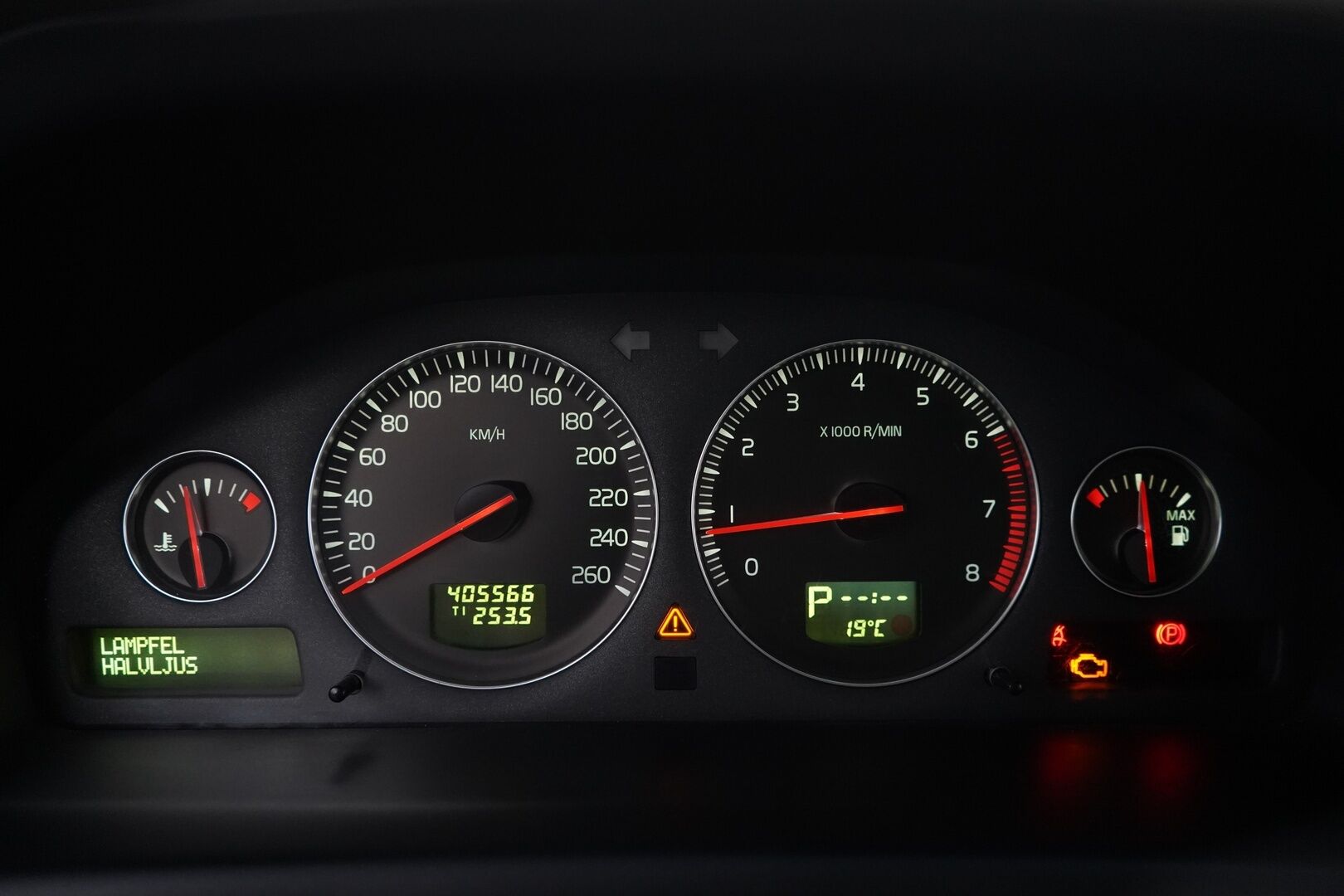 Volvo V70 2004 V70 Farmari  MYYDÄÄN HUUTOKAUPAT.COM  *Lohkolämmitin / Koukku / Vakkari* - TÄMÄ UPEA VOLVO MYYDÄÄN HUUTOKAUPAT.COM