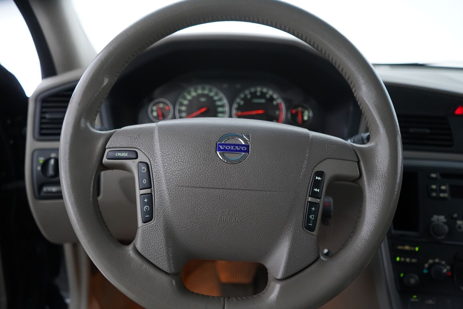 Volvo V70 2004 V70 Farmari  MYYDÄÄN HUUTOKAUPAT.COM  *Lohkolämmitin / Koukku / Vakkari* - TÄMÄ UPEA VOLVO MYYDÄÄN HUUTOKAUPAT.COM