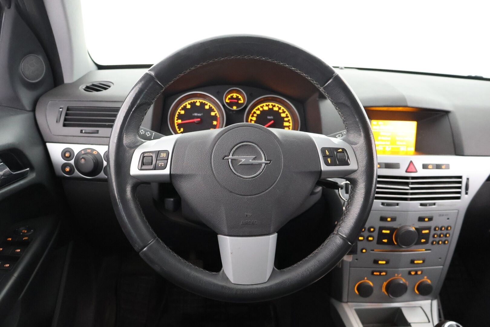 Opel Astra 2010 Wagon Ultimate 1,6 Ecotec 85kW MT5 | Myydään Huutokaupat.com | - |MYYDÄÄN HUUTOKAUPAT.COM | Vetokoukku | Lohkolämmitin sisäpistokkeella | 2x renkaat | Penkinlämmittimet | Ilmastointi |