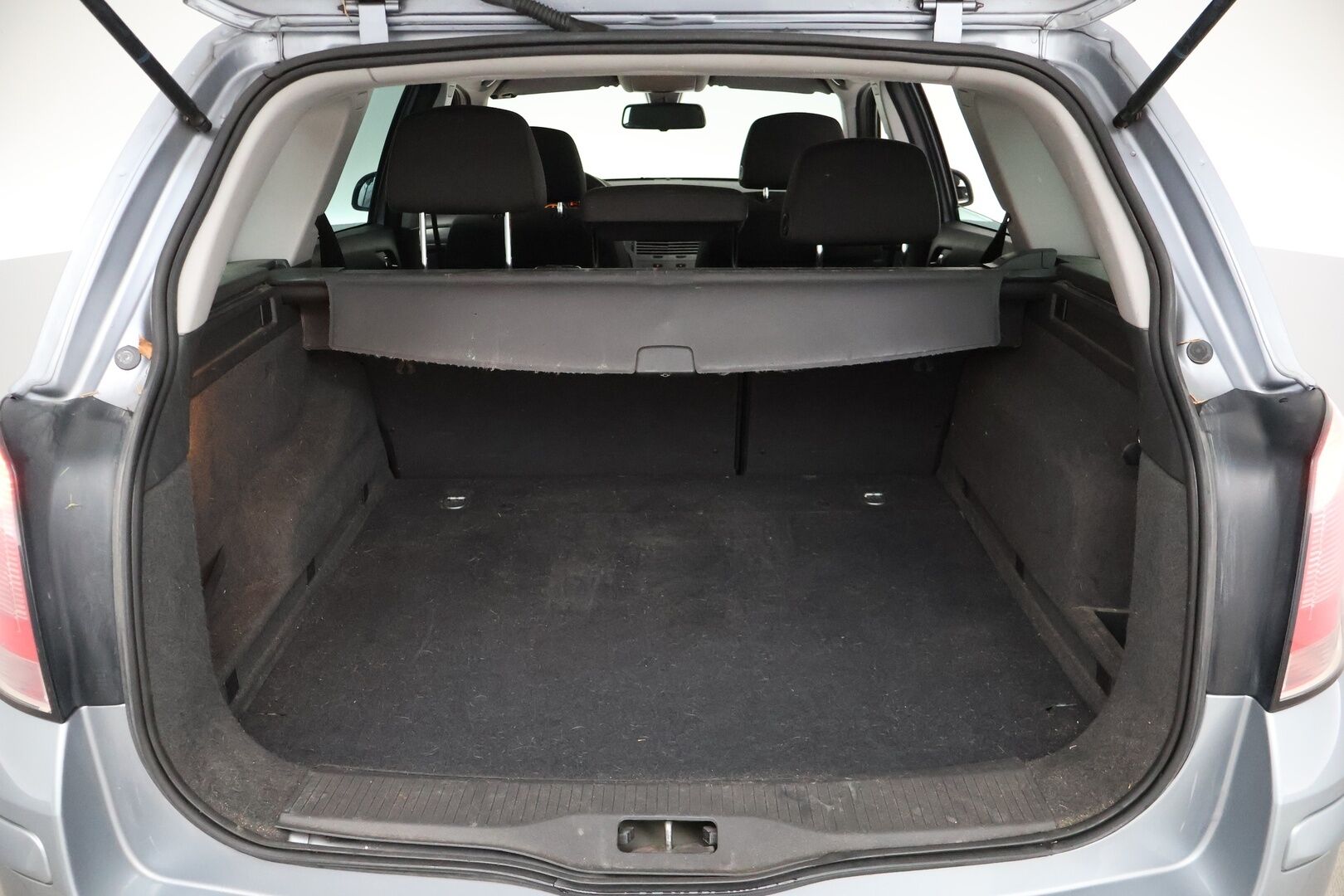 Opel Astra 2010 Wagon Ultimate 1,6 Ecotec 85kW MT5 | Myydään Huutokaupat.com | - |MYYDÄÄN HUUTOKAUPAT.COM | Vetokoukku | Lohkolämmitin sisäpistokkeella | 2x renkaat | Penkinlämmittimet | Ilmastointi |