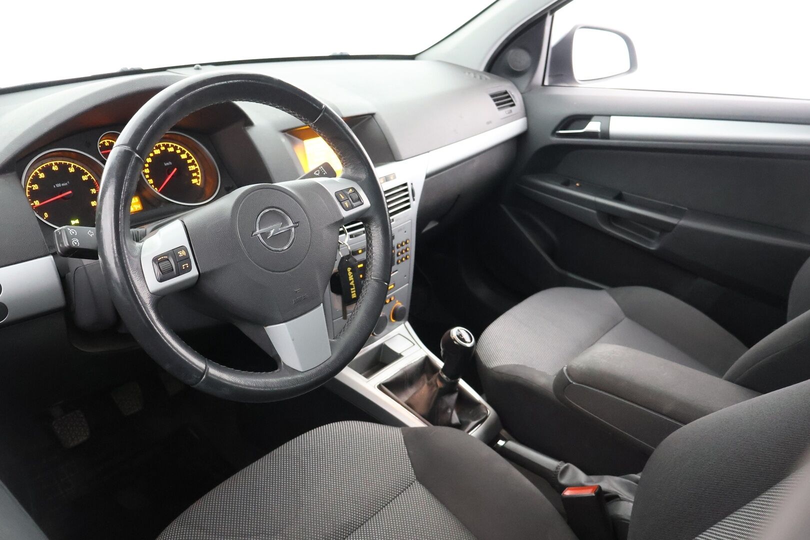 Opel Astra 2010 Wagon Ultimate 1,6 Ecotec 85kW MT5 | Myydään Huutokaupat.com | - |MYYDÄÄN HUUTOKAUPAT.COM | Vetokoukku | Lohkolämmitin sisäpistokkeella | 2x renkaat | Penkinlämmittimet | Ilmastointi |