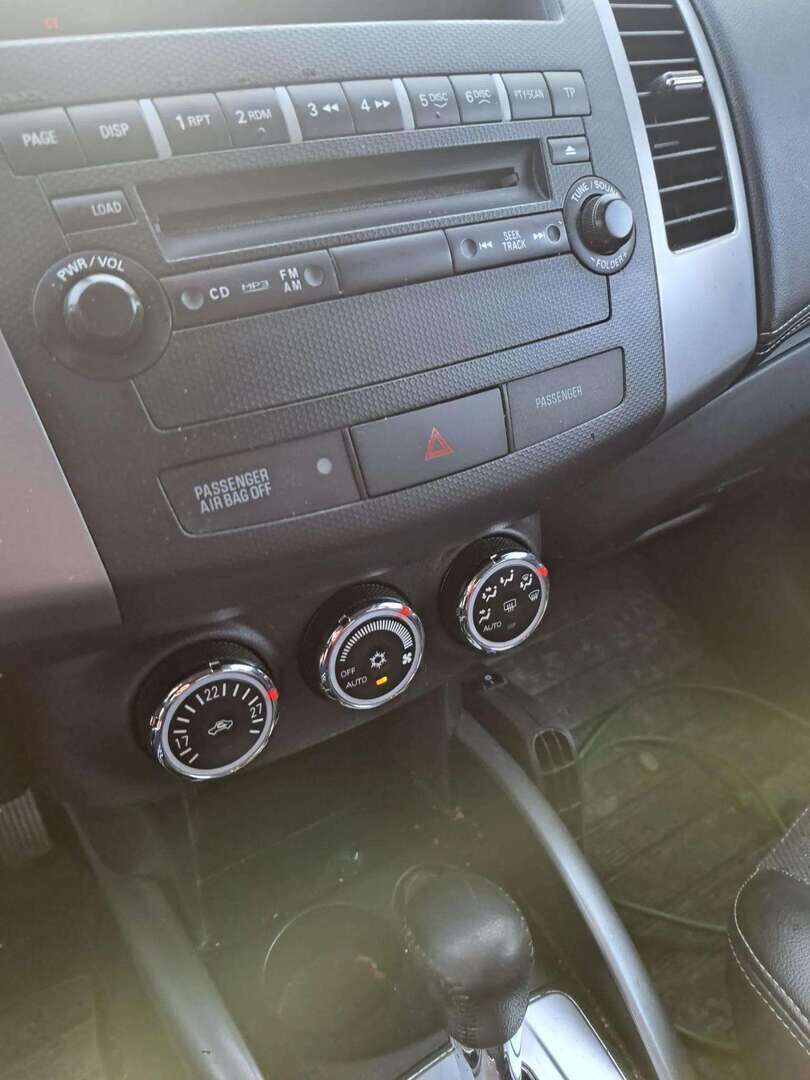 Mitsubishi Outlander 2010 2,4 MIVEC Intense CVT* YritysOutlet - Myydään vain yrityksille / Puolnahkasisusta / Sisätilanlämmitin / Suomi-auto! * - * Tämä auto myydään YritysOutlet -valikoimasta vain yritykselle / Katsastus 9/26 / Uudet kesärenkaat *