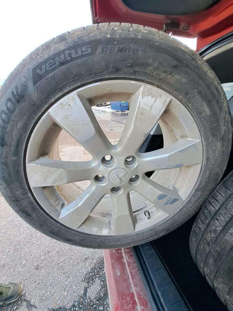 Mitsubishi Outlander 2010 2,4 MIVEC Intense CVT* YritysOutlet - Myydään vain yrityksille / Puolnahkasisusta / Sisätilanlämmitin / Suomi-auto! * - * Tämä auto myydään YritysOutlet -valikoimasta vain yritykselle / Katsastus 9/26 / Uudet kesärenkaat *