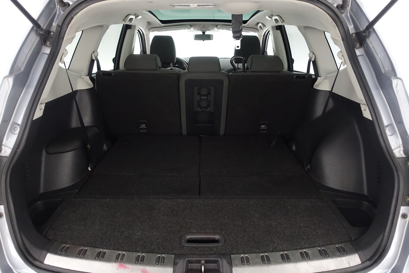 Nissan Qashqai+2 2011 1,6L Visia 2WD *Myydän vain yrityksille* - * YritysOutlet - tämä auto myydään vain yrityksille * Suomi-auto | Lasikatto | ilmastointi | Bluetooth | 2 x Avain | 2 x Renkaat |