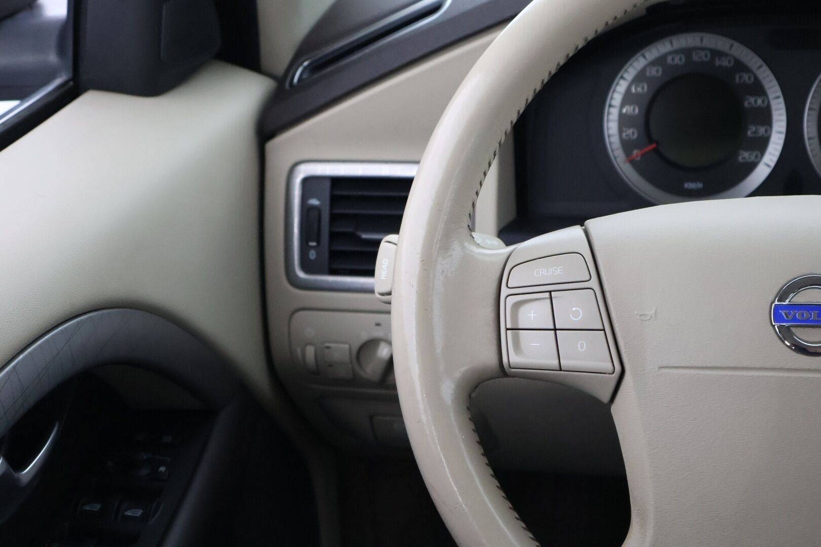 Volvo XC70 2009 D5 AWD Summum aut - Webasto / Nahkasisusta / Muistipenkki / Vetokoukku / Navi / Sähköluukku / Vakkari / Hyvät varusteet!