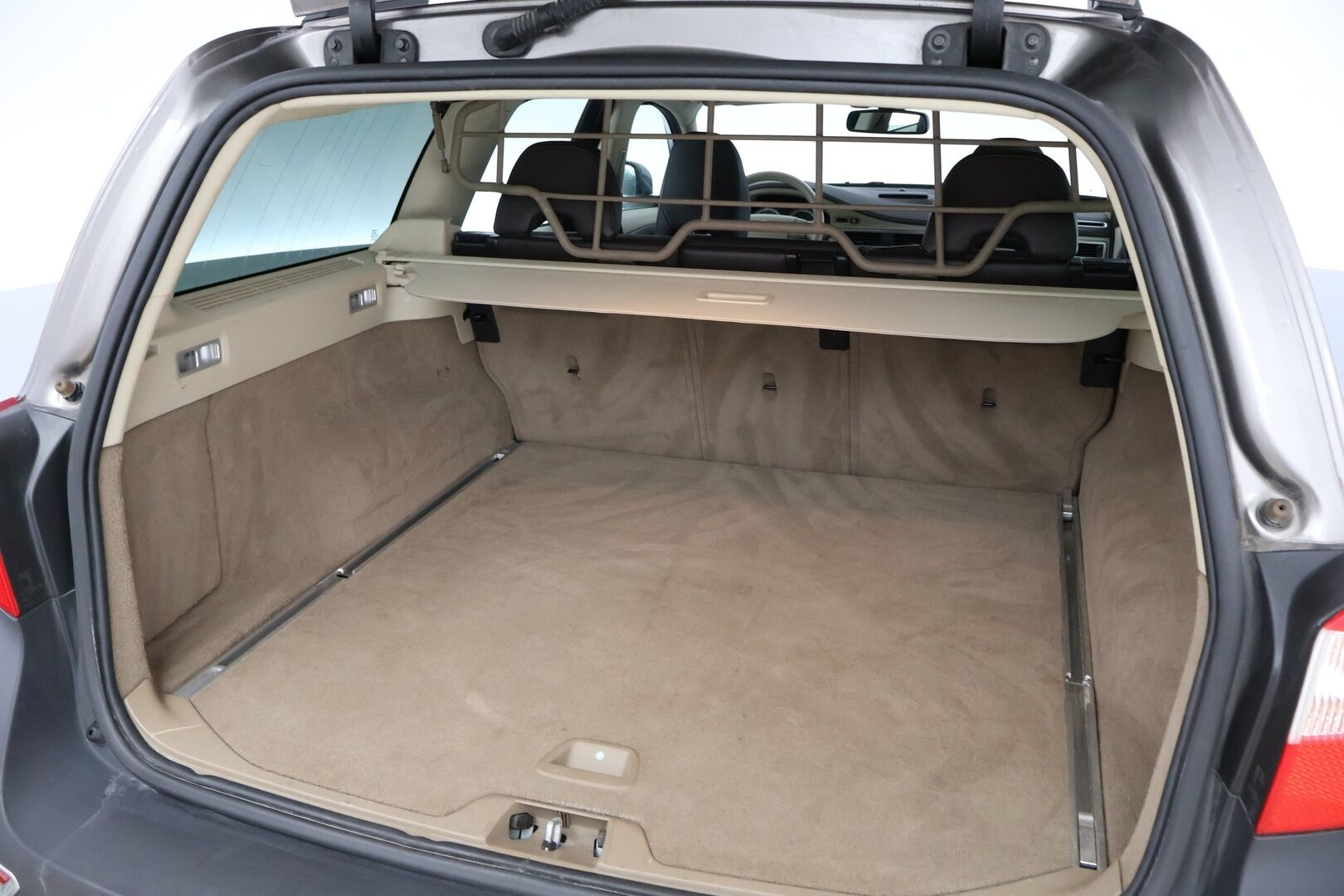 Volvo XC70 2009 D5 AWD Summum aut - Webasto / Nahkasisusta / Muistipenkki / Vetokoukku / Navi / Sähköluukku / Vakkari / Hyvät varusteet!